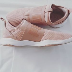 Puma athletic shoes🌺